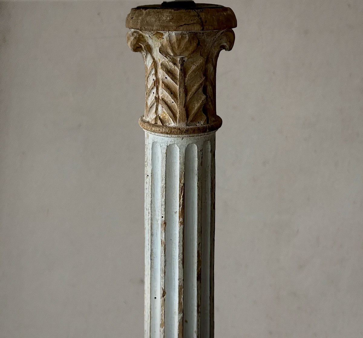 French carved wood column lamp with fluted shaft and acanthus leaf details, circa 1880